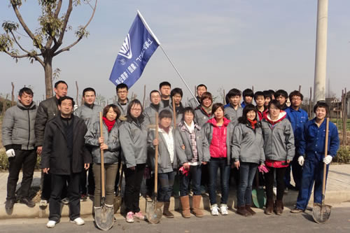 上海滬工閥門廠(集團(tuán))有限公司植樹造林小分隊(duì)(現(xiàn)場(chǎng)合影)